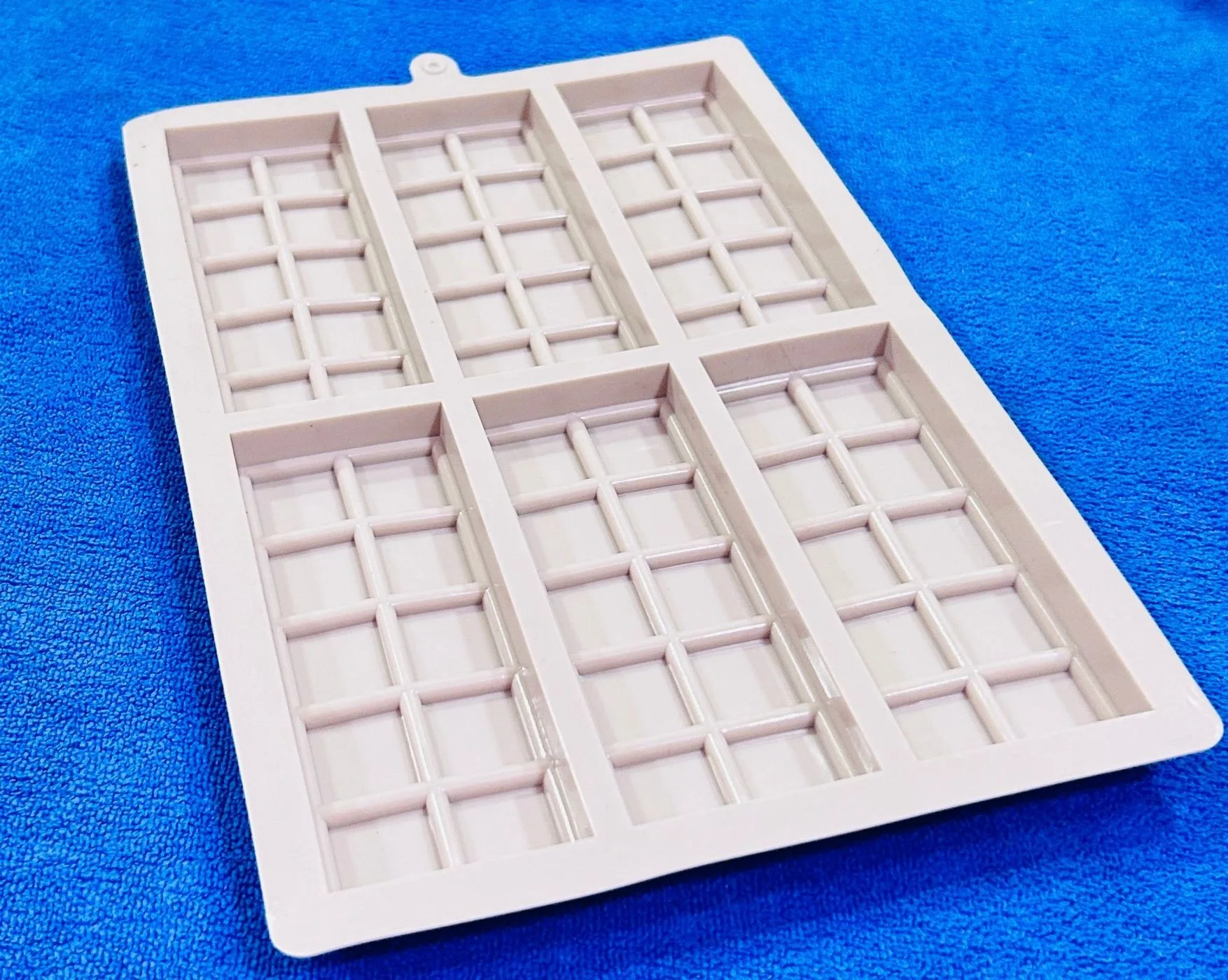 6 Cavity Cadbury Mould 4