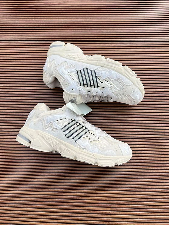 Adidas bad bunny response CL premium quality 2