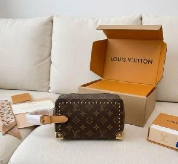 Lv Locker Dopp Kit Trunk in Monogram coated canvas premium quality with double box packing 1
