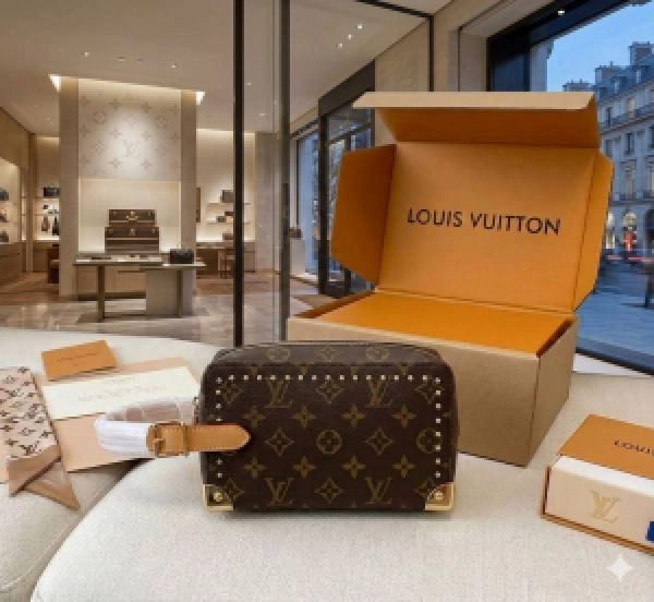 Lv Locker Dopp Kit Trunk in Monogram coated canvas premium quality with double box packing 2