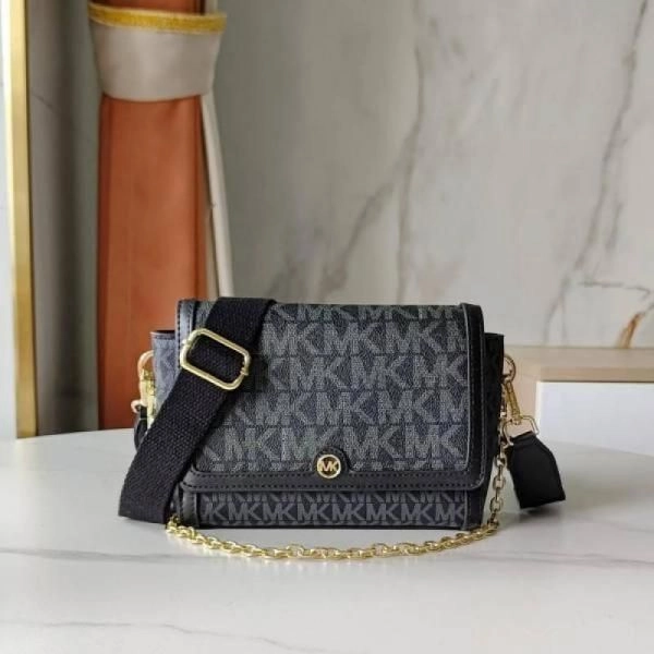 Michael Korrs Freya Shoulder Bag With Magnetic Box And Dust Bag (Black-23013)