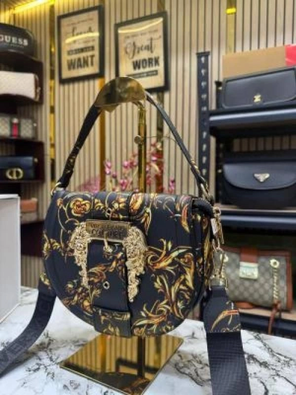 Versacee shoulder bag in gold accents with magnetic closure bag (Black and gold) 1