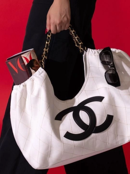 Chanell Coco Beach white Black Diamond-Quilted tote Bag With Orignal Box 3