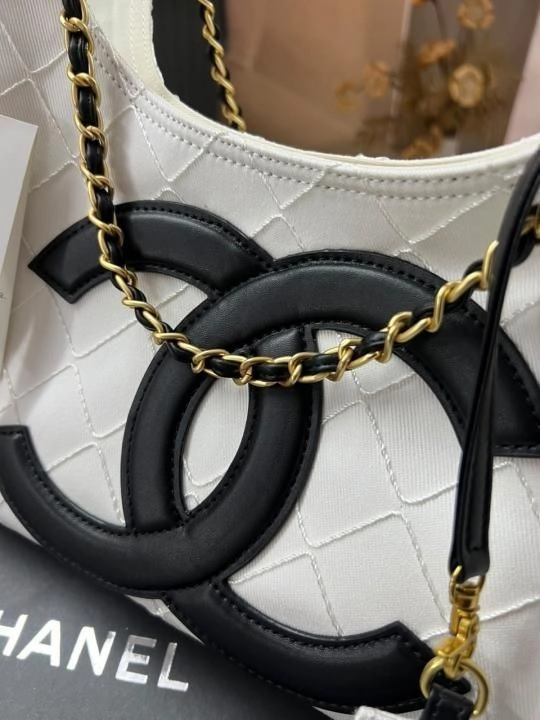 Chanell Coco Beach white Black Diamond-Quilted tote Bag With Orignal Box 5