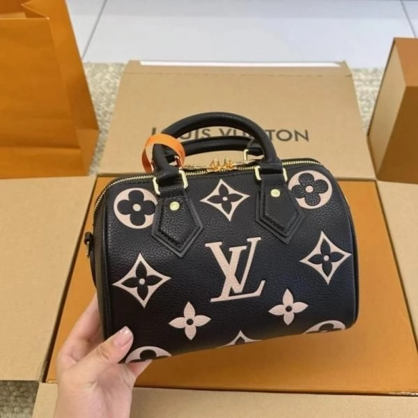 Louis_Vuitton_Speedy_Black-White_Highend_With_OriginalPacking 3