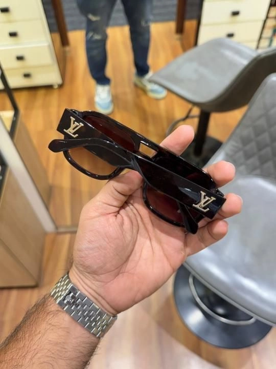 Loui vuitton 6007 black brown 2
