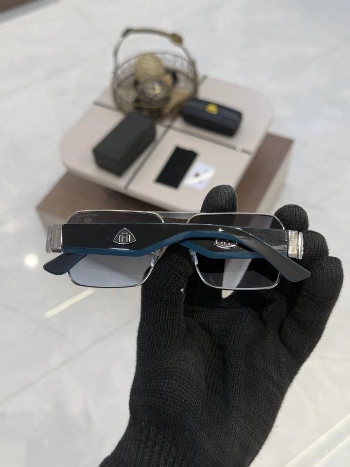 Maybach_609_Silver_Blue 2