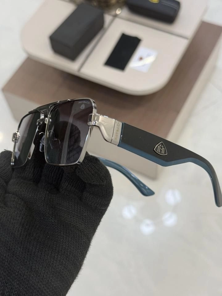 Maybach_609_Silver_Blue 3