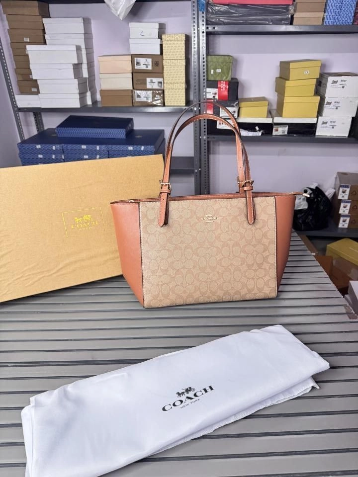 COAACH CITY TOTE VOYAGER WITH OG BOX CARDS TAGS DUSTBAG ETC PREMIUM QUALITY 1