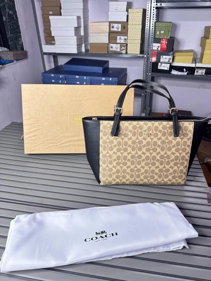 COAACH CITY TOTE VOYAGER WITH OG BOX CARDS TAGS DUSTBAG ETC PREMIUM QUALITY 1
