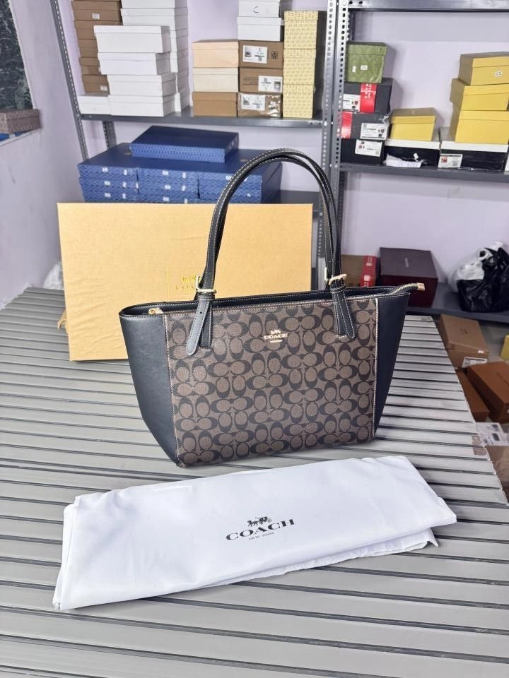 COAACH CITY TOTE VOYAGER WITH OG BOX CARDS TAGS DUSTBAG ETC PREMIUM QUALITY 2
