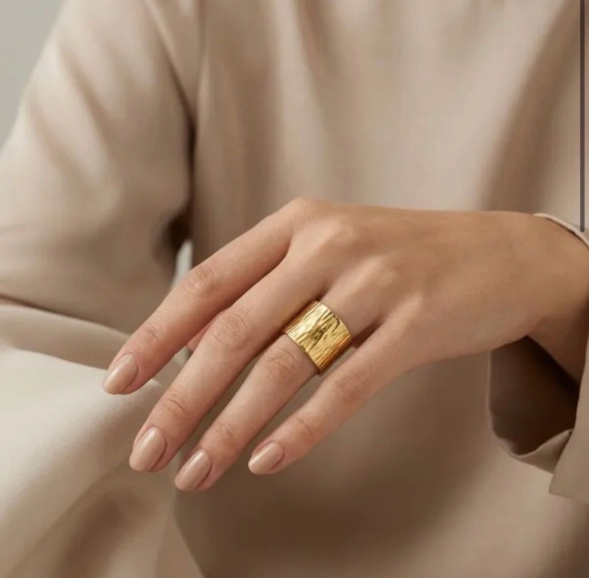 Textured Luxe Band Ring 1