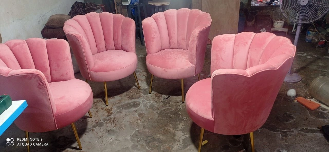 ✨ Stylish Pink Velvet Accent