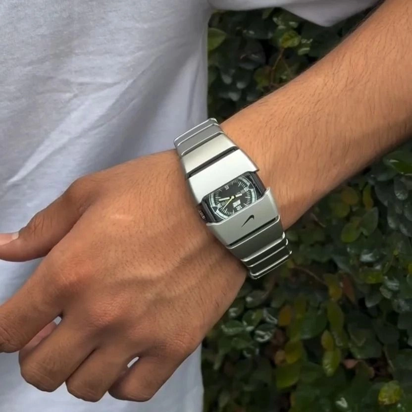 Metal Dial Analog Watch 4