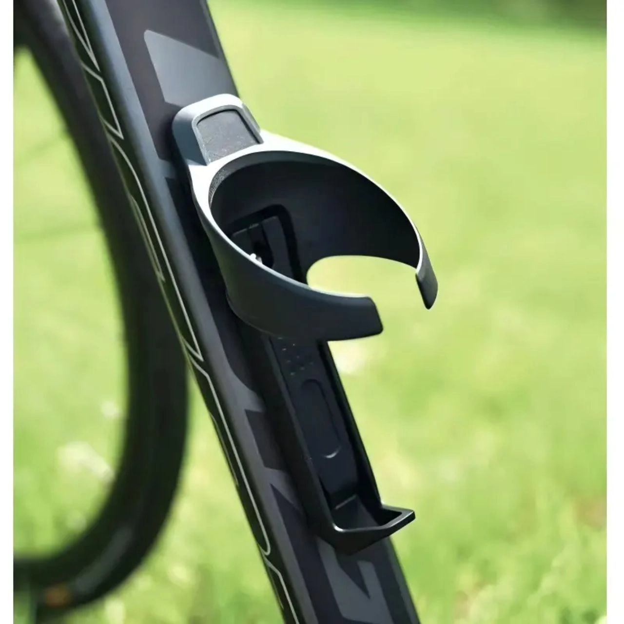 bottle holder with Airtag slot 3
