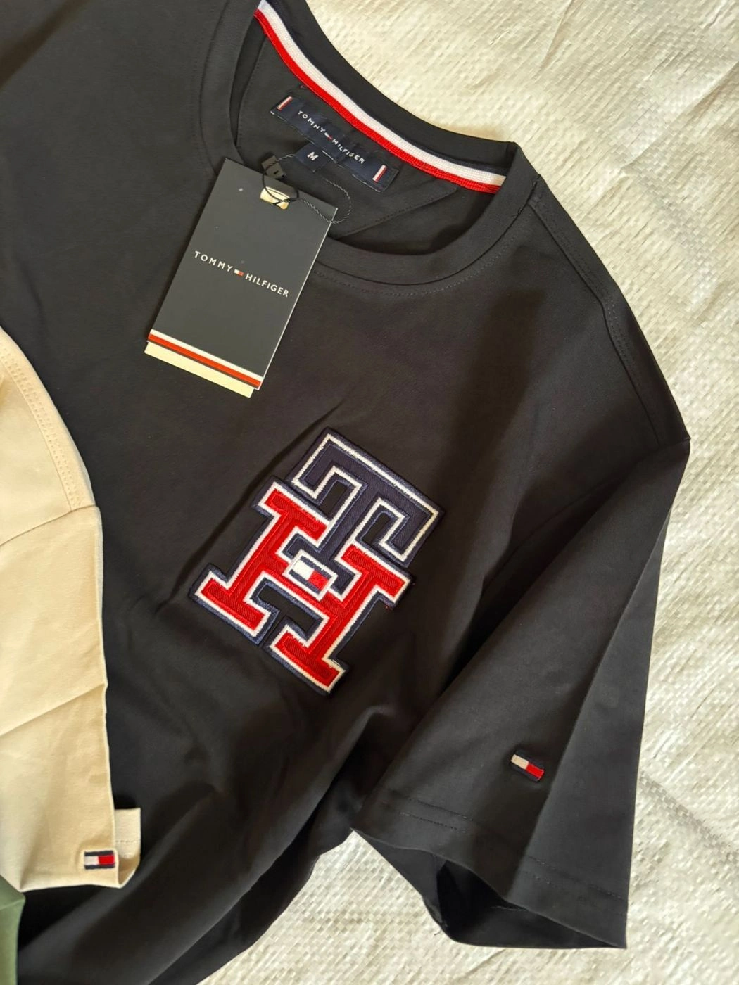TOMMY HILFIGER TSHIRT FINT-699557 WITH BRAND BILL 12