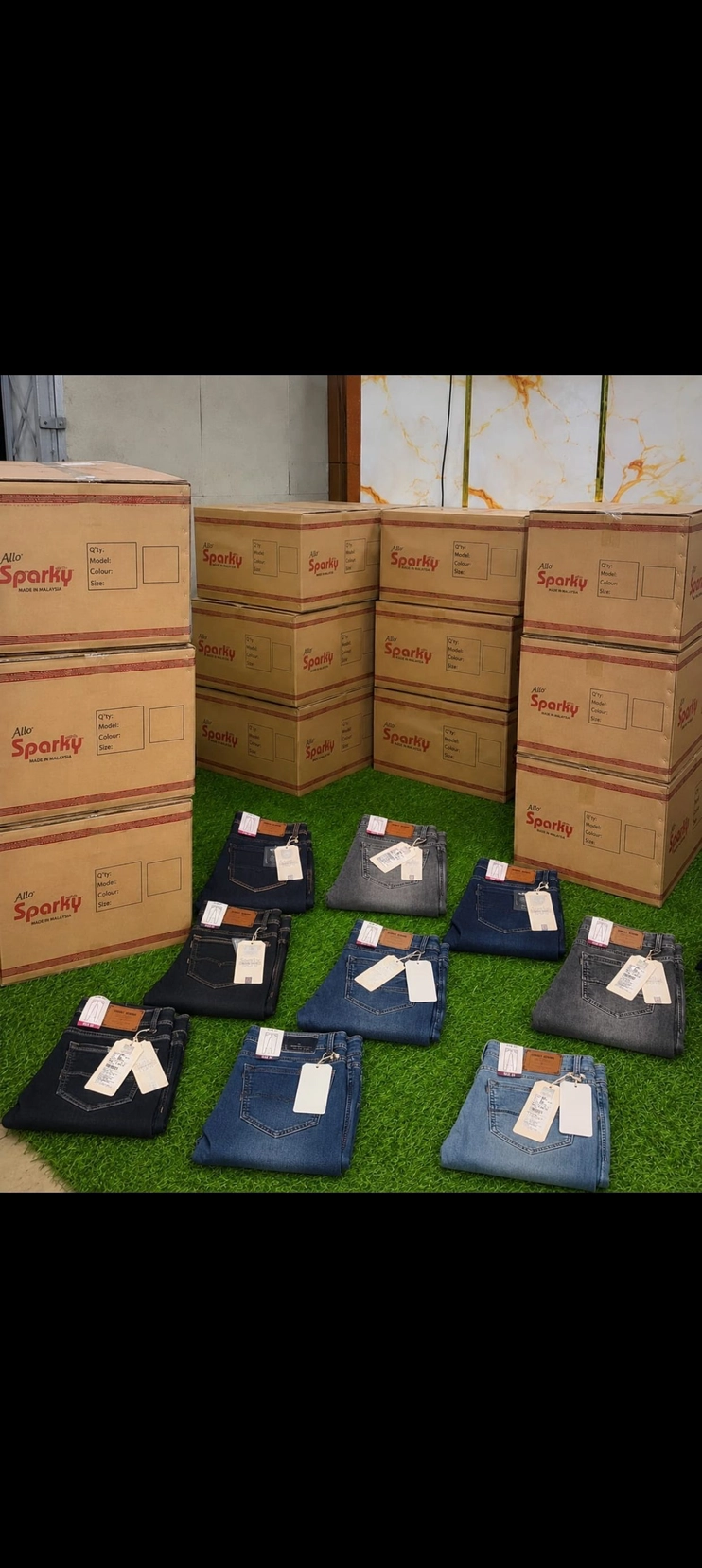 SPARKY STRIGHT FIT JEANS
WITH BRAND BILL 1
