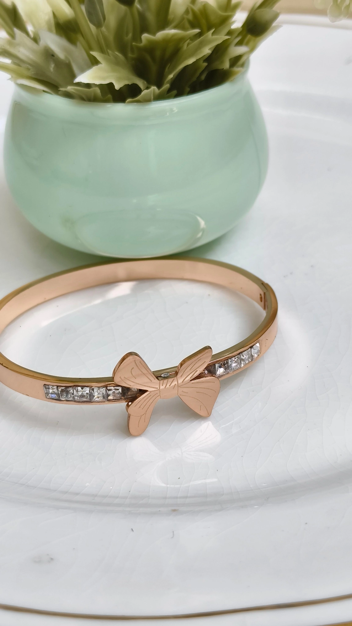 Rose gold bow bangle 1