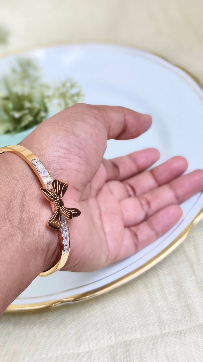 Rose gold bow bangle 2