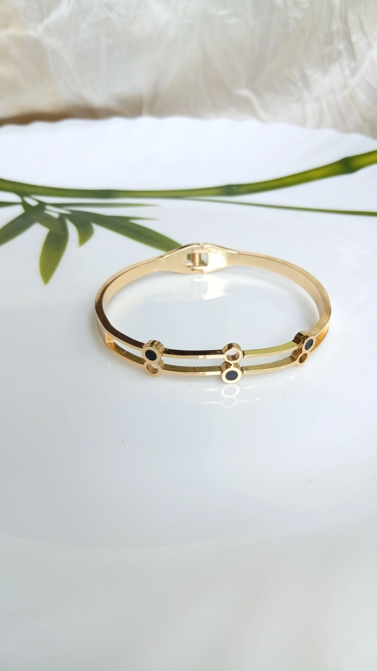 Open circles bangle 1