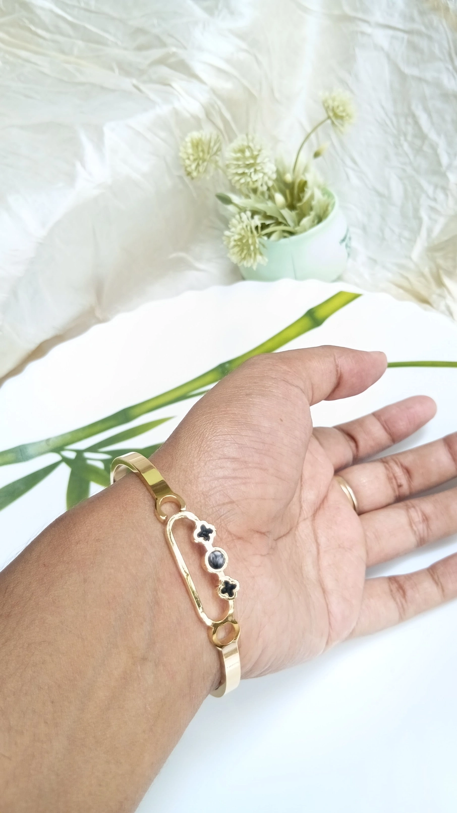 Black claver bangle 2