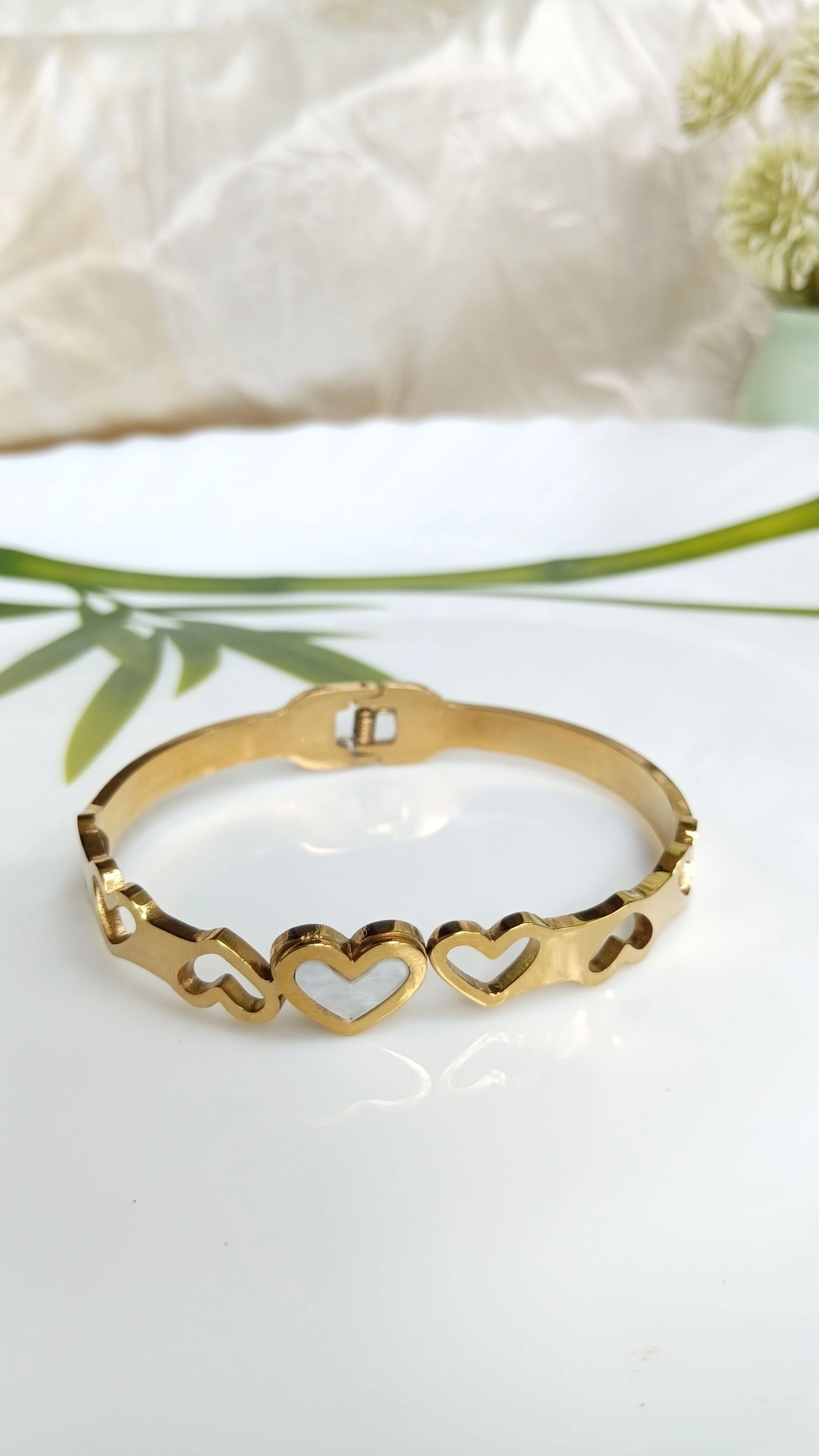White heart bangle 1