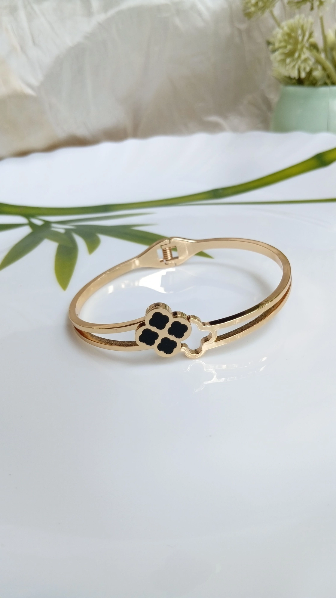 4 Claver bangle 1