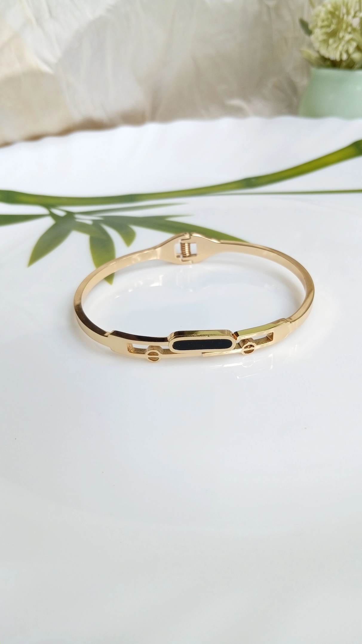 Black rectangular bangle 1