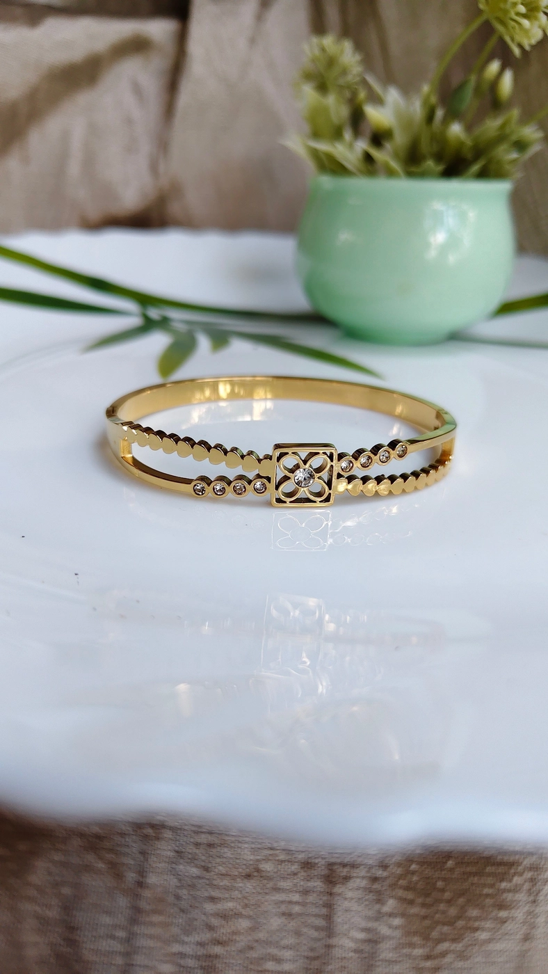 Open square with 4 petals bangles 1
