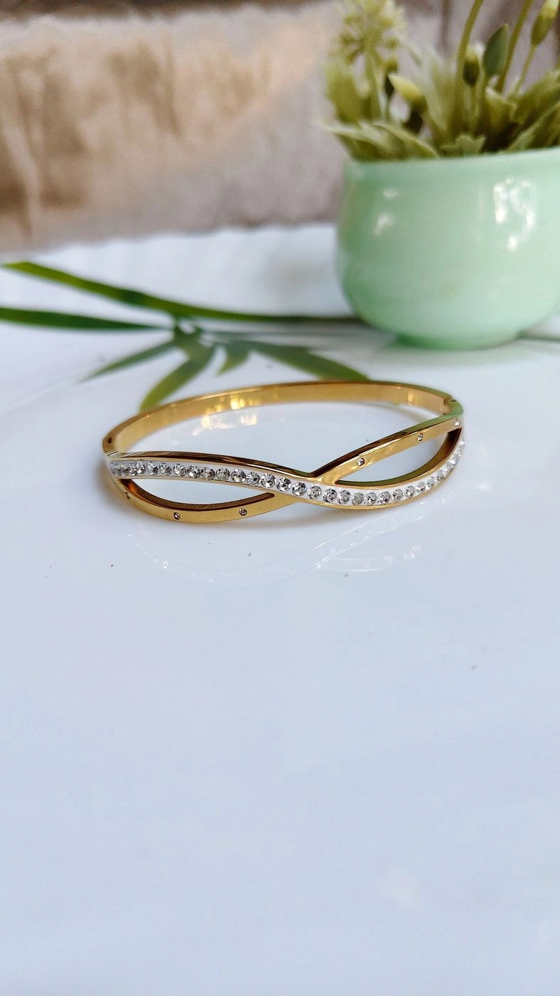 Infinity twisted bangle 1
