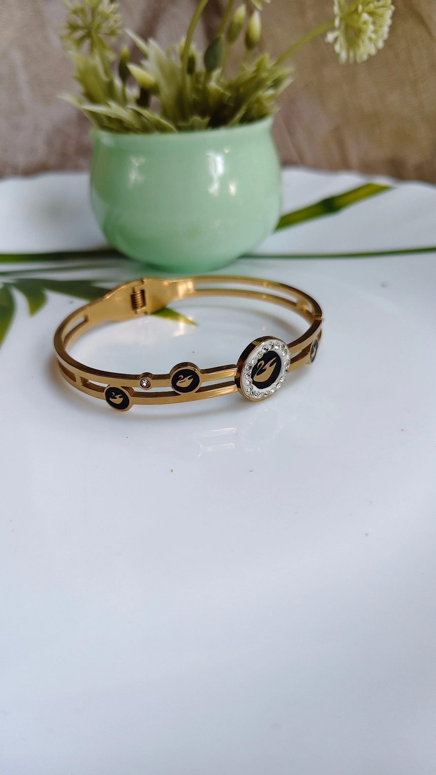 Duck bangle 1
