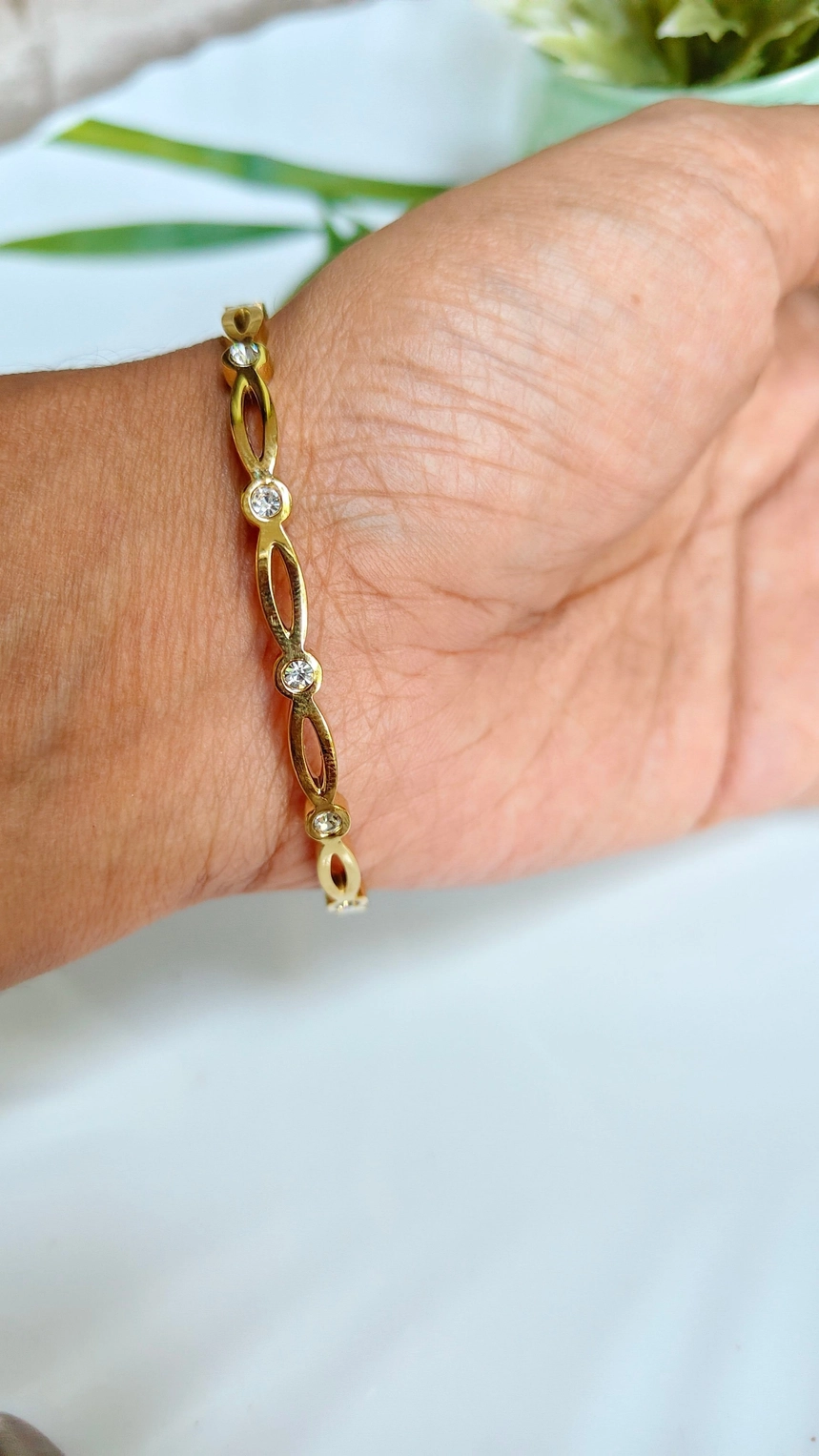 Oval and stone bangle 2
