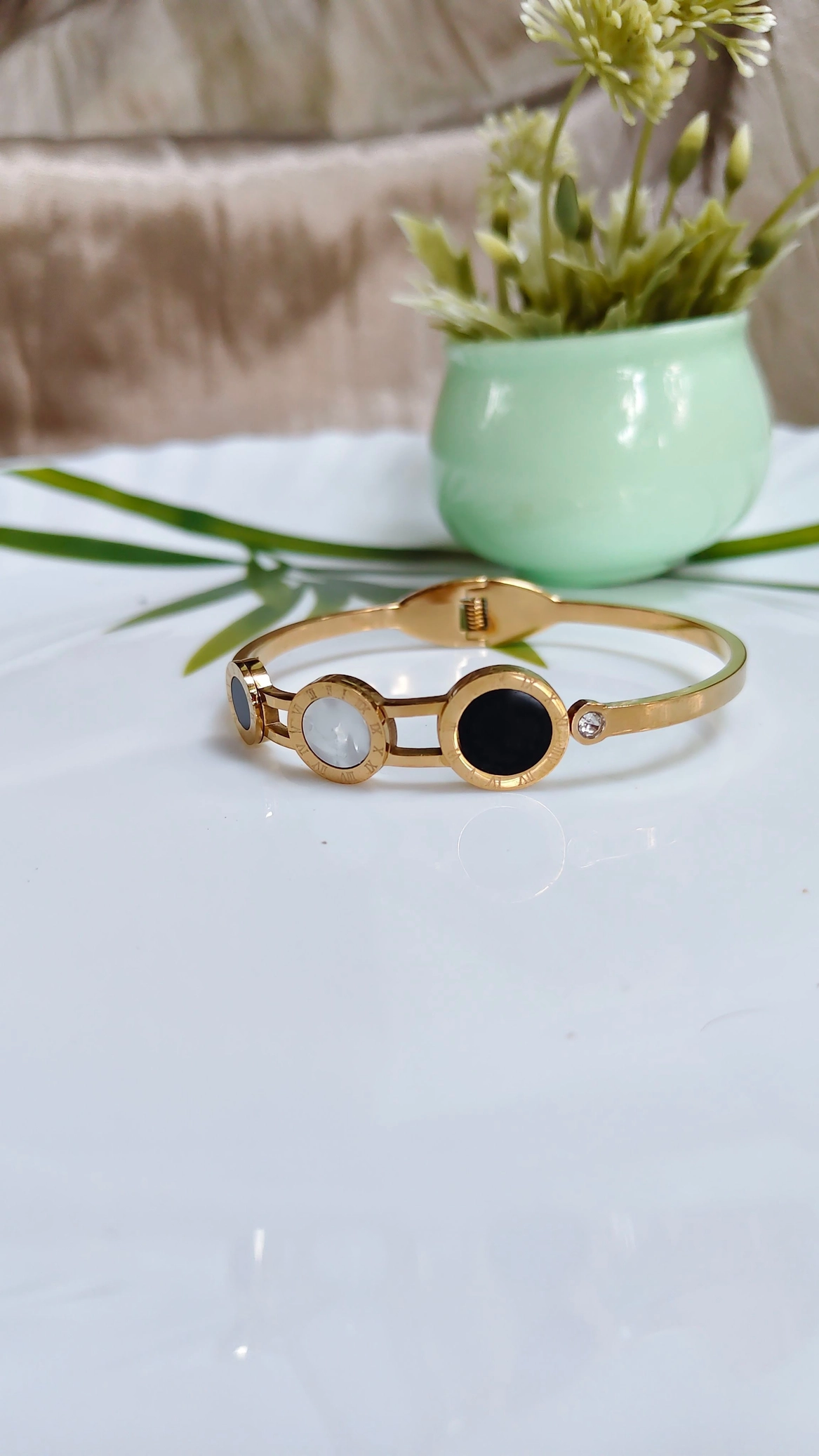 Roman bangle 1