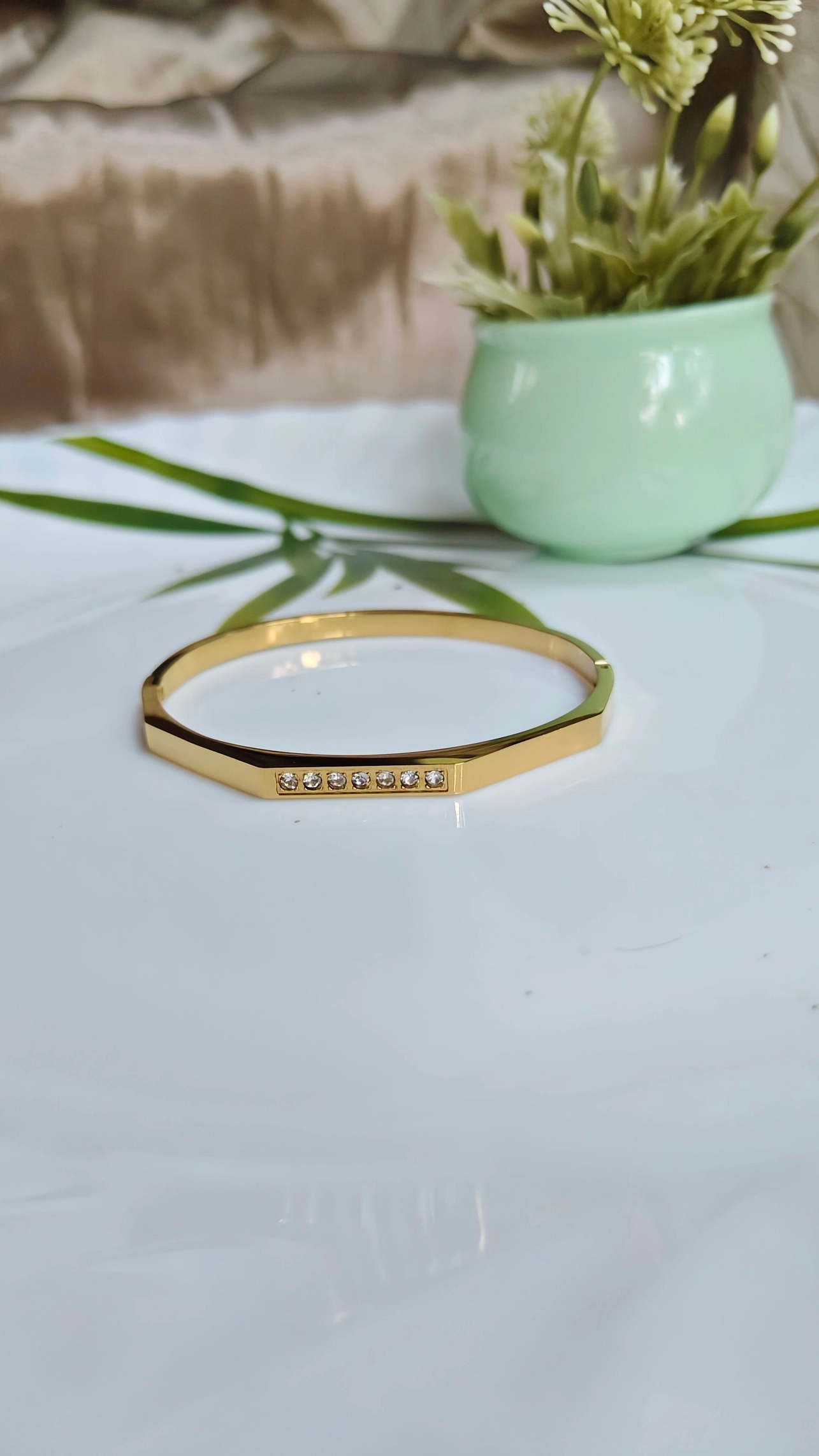 One cut bangle 1