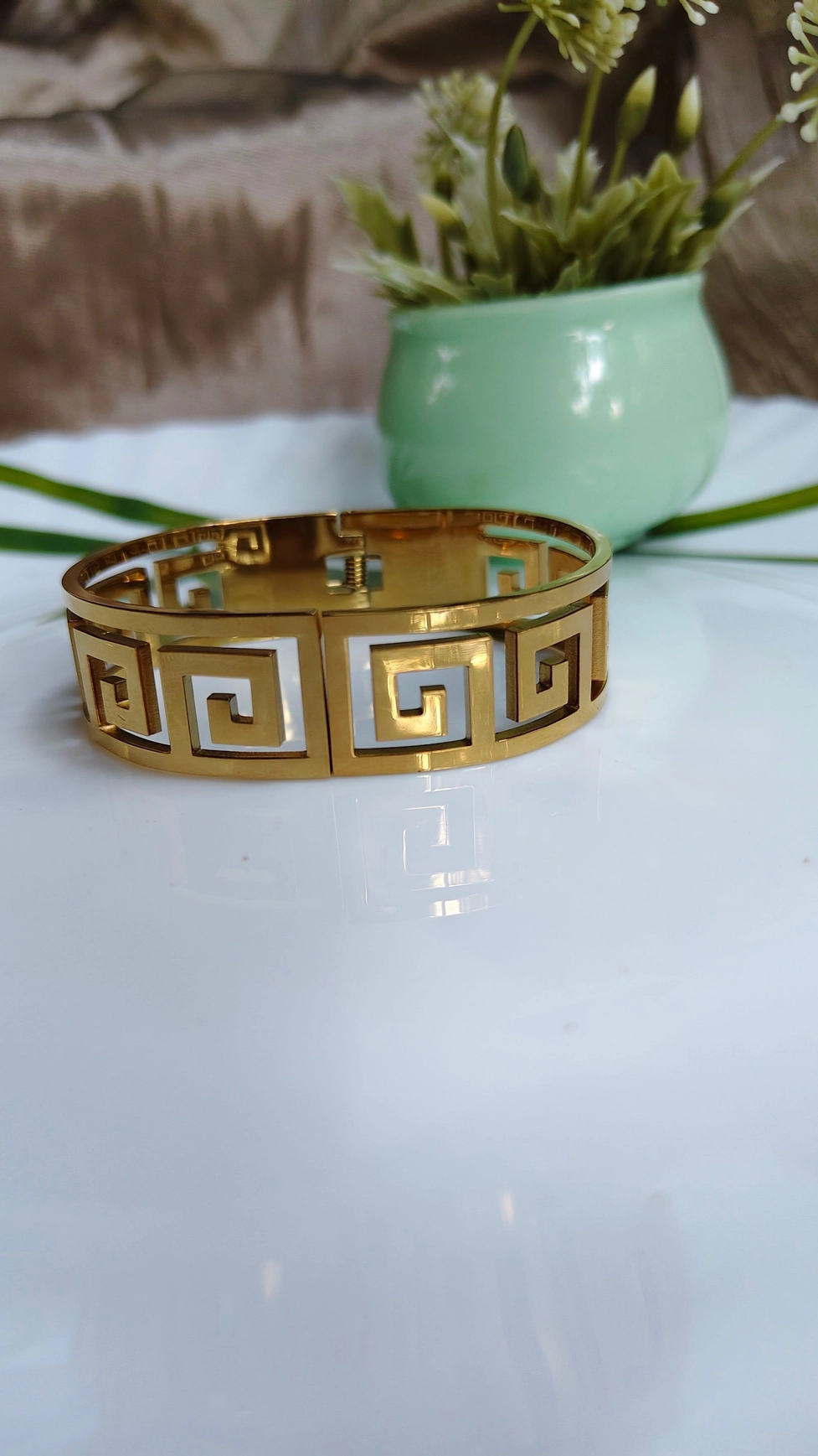 Roll cuff bangle 1