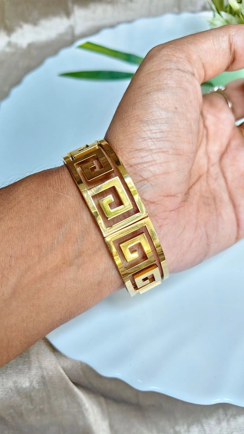 Roll cuff bangle 2
