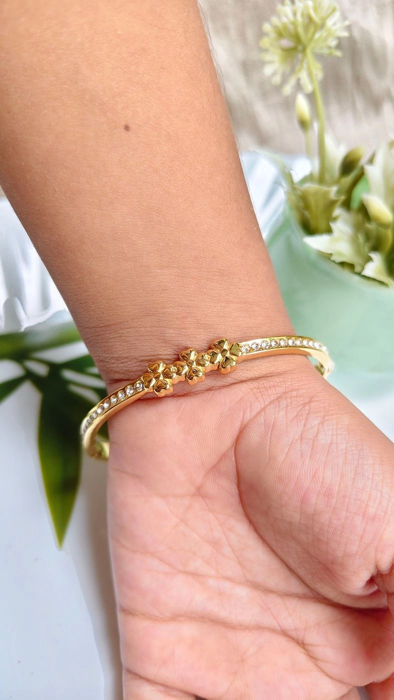 4 petal baby bangle 2