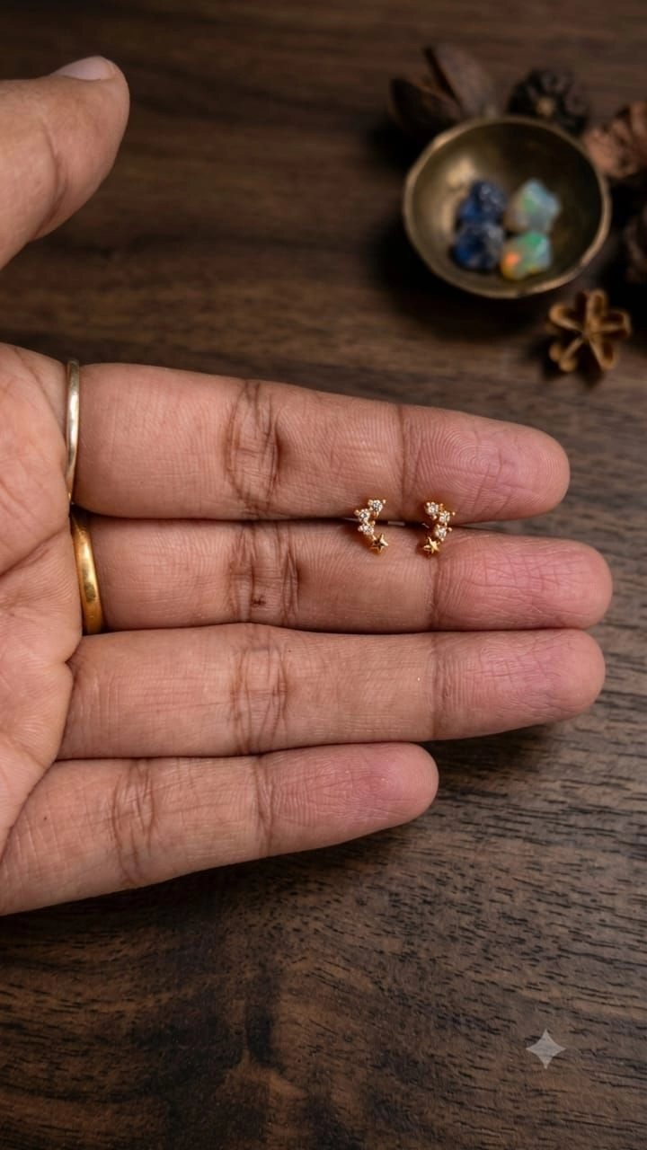 Small curve with star ball back earrings