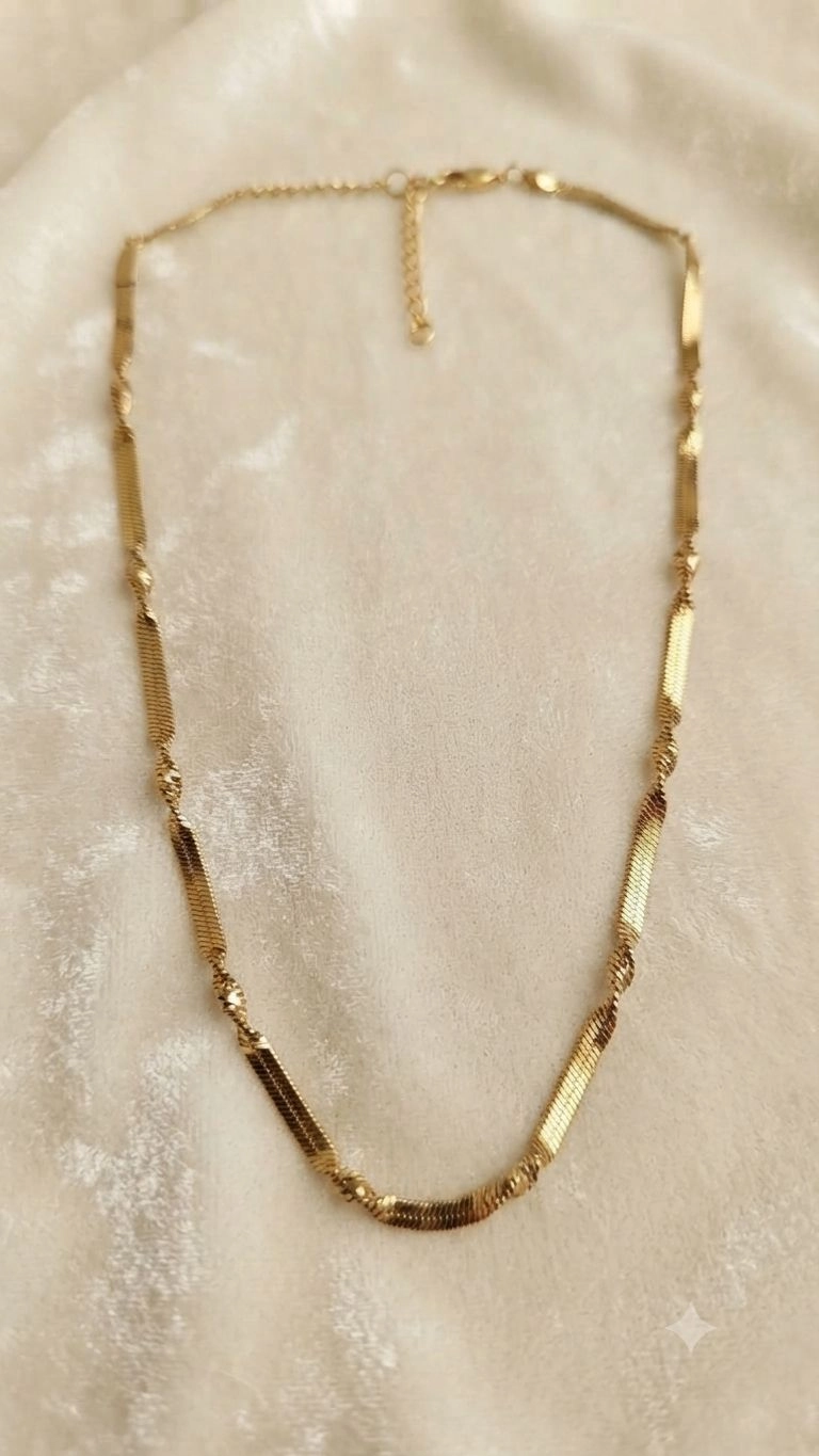 Twisted snake chain necklace