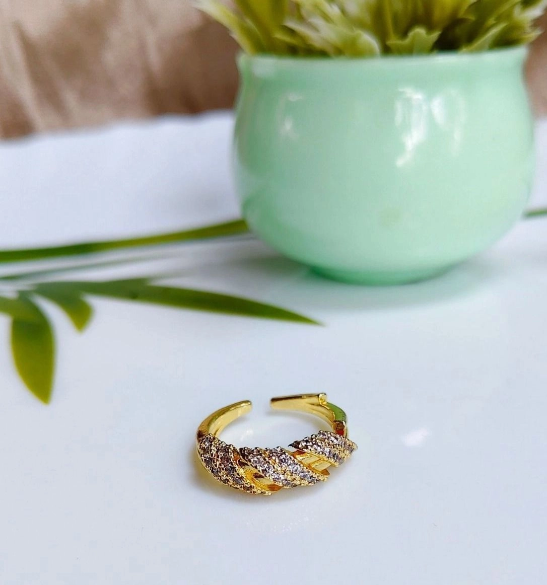 Twisted adjustable ring 1