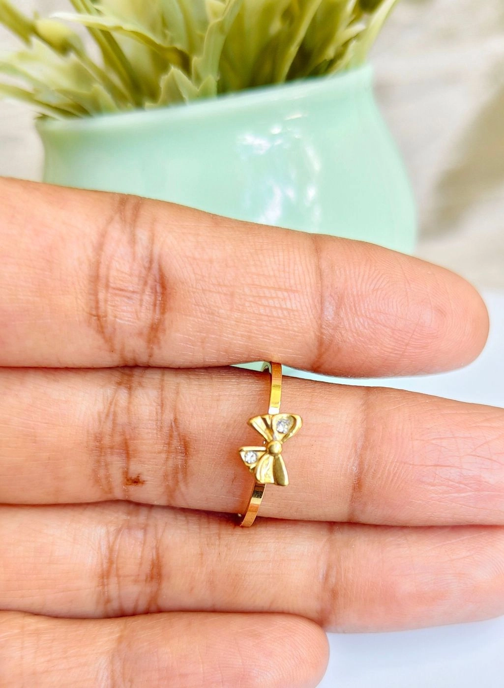 Bow with stone ring 2