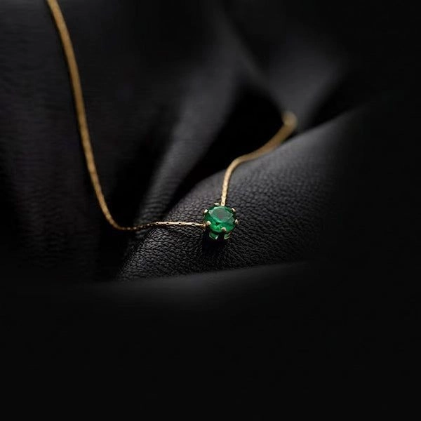 Green stone necklace 1