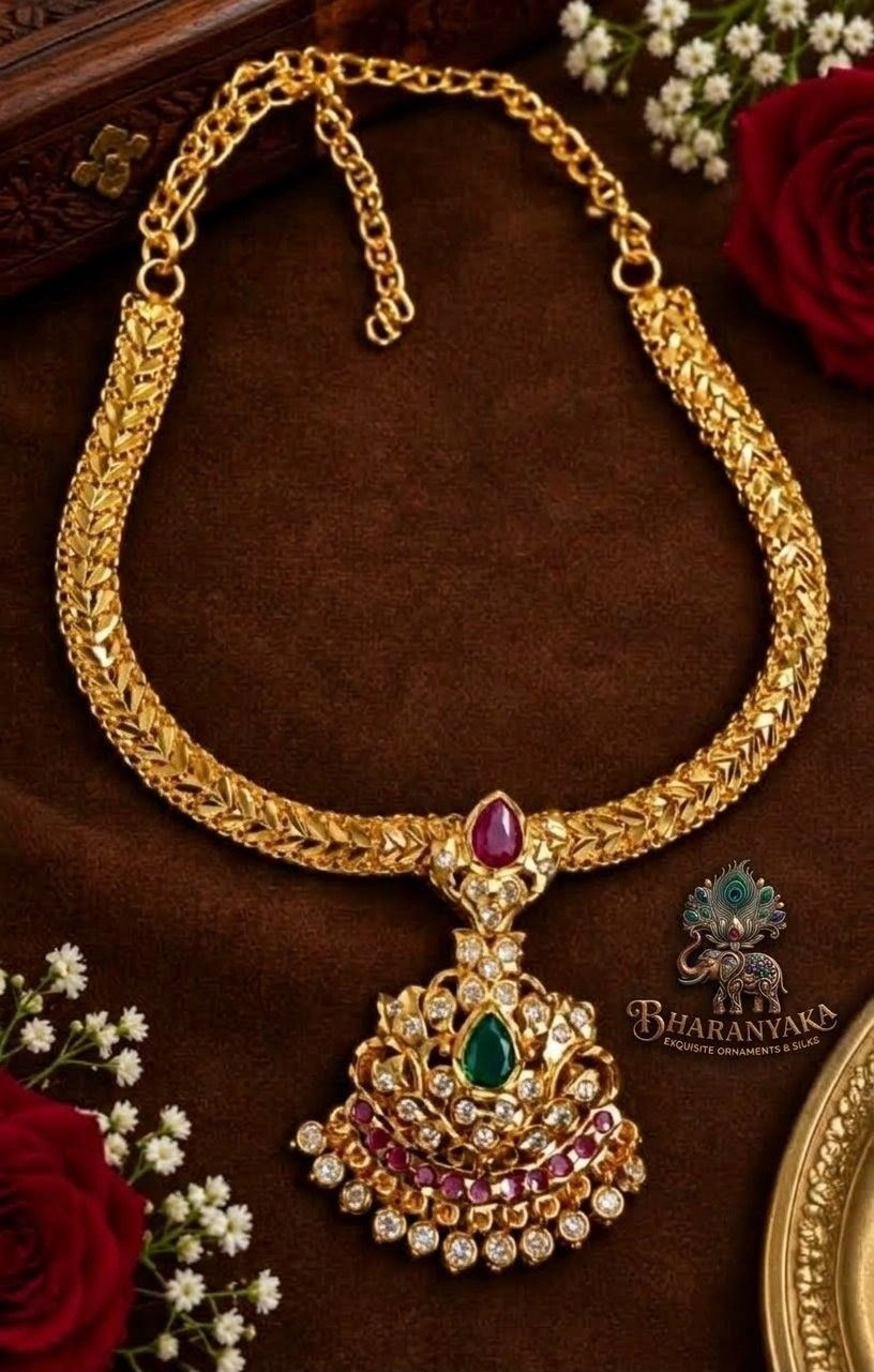 Antique Temple Ruby & Green Stone Necklace und 1