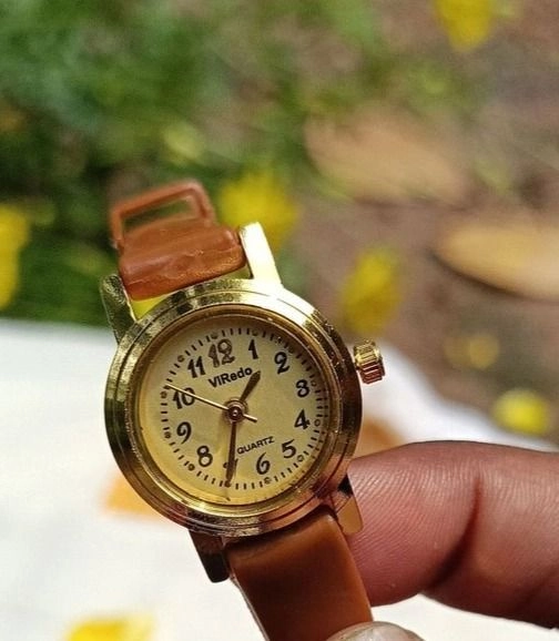 Women's Brown Strap Classic Round Dial Watch 2