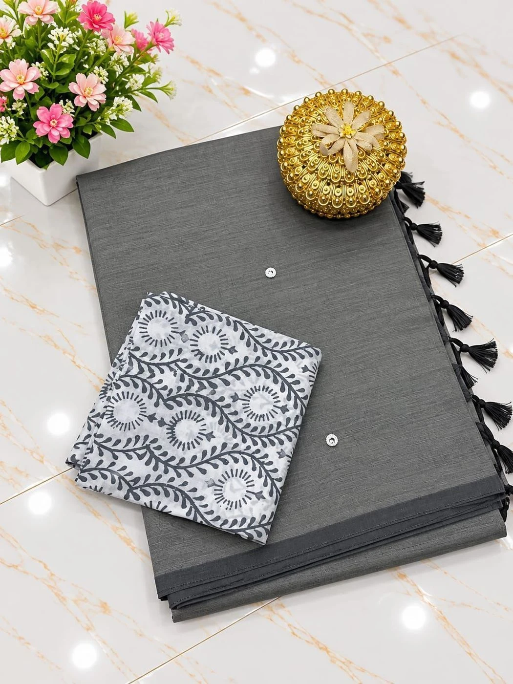 NEW LAUNCH😍

🧶 *southcottonmix plain saree with mirror  work  saree 3