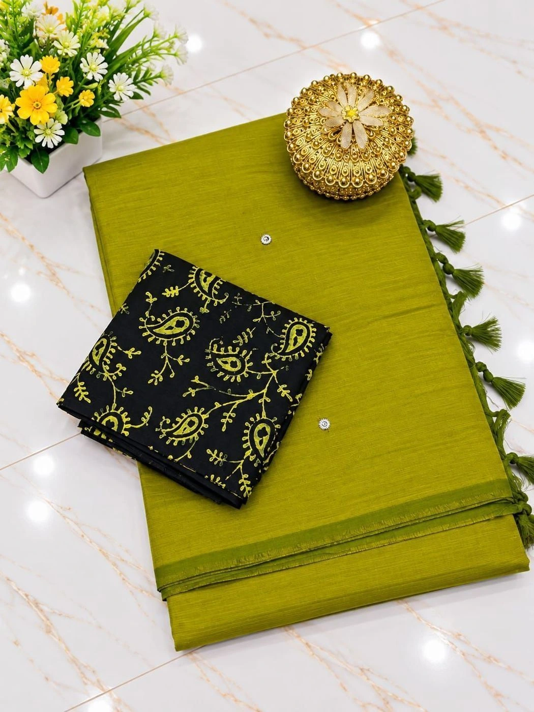 NEW LAUNCH😍

🧶 *southcottonmix plain saree with mirror  work  saree 5