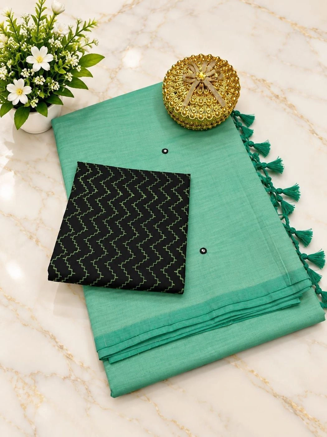 NEW LAUNCH😍

🧶 *southcottonmix plain saree with mirror  work  saree 6