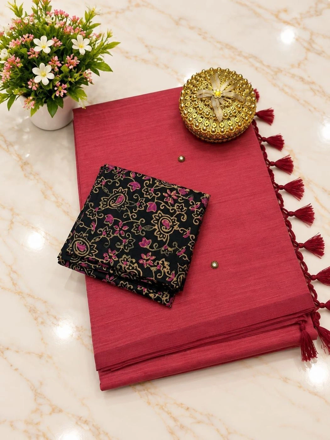 NEW LAUNCH😍

🧶 *southcottonmix plain saree with mirror  work  saree 10