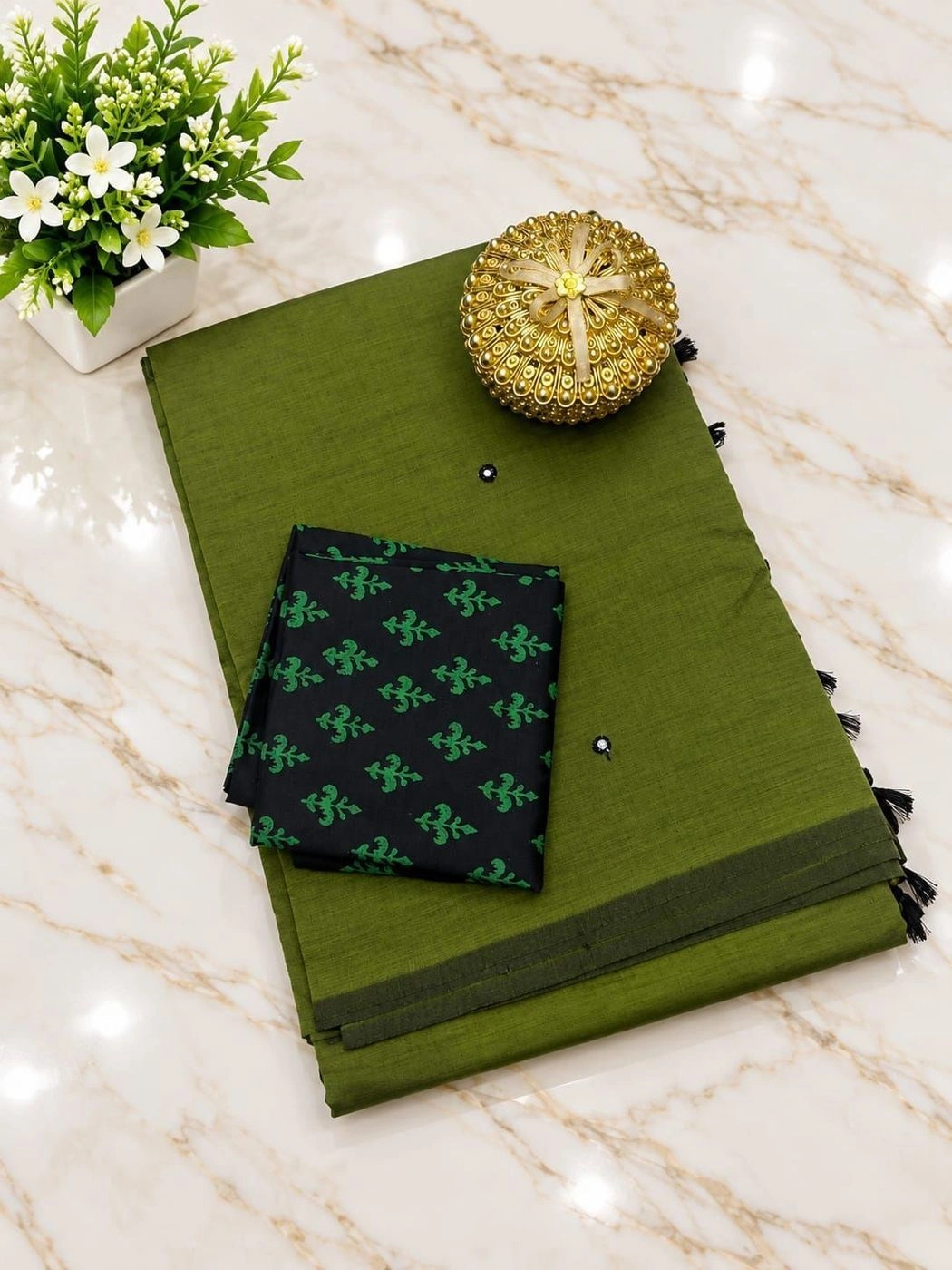 NEW LAUNCH😍

🧶 *southcottonmix plain saree with mirror  work  saree 11