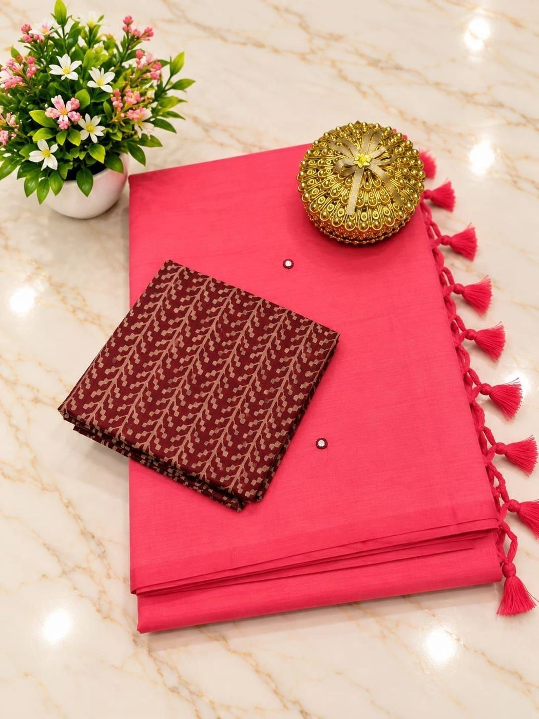 NEW LAUNCH😍

🧶 *southcottonmix plain saree with mirror  work  saree 13